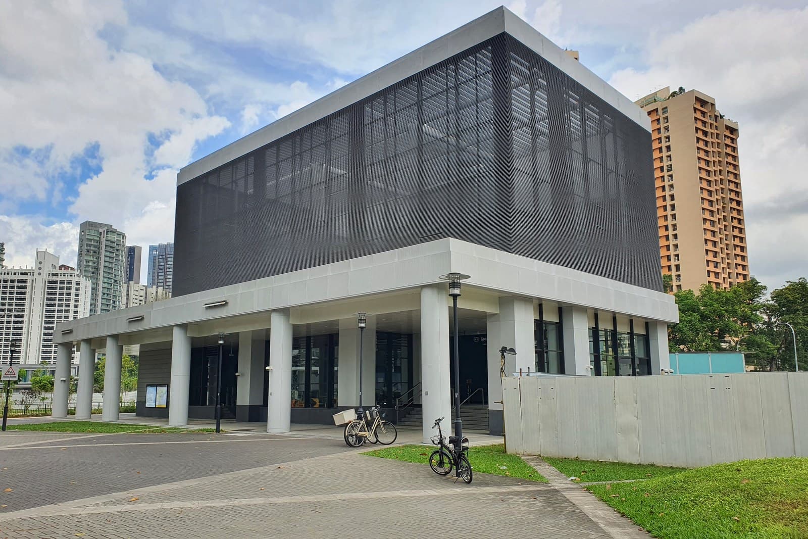Great World MRT station (TE15), 746 m from The River Opus Exit 1 of Great World MRT station on the Thomson-East Coast Line, on River Valley Road